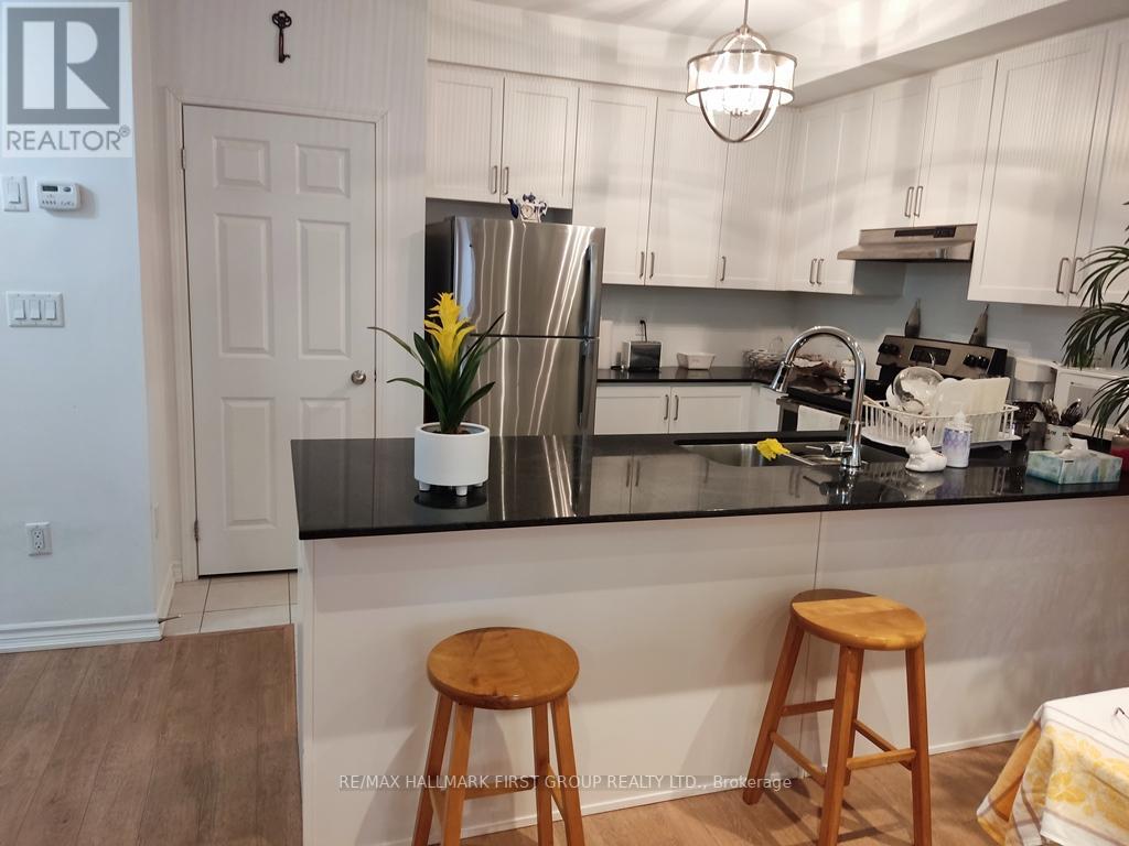 #5 -1060 ST. HILDA'S WAY, #5