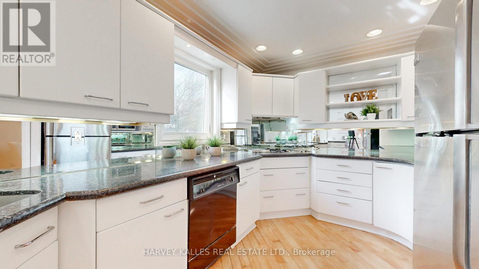 76 ROLLO DR