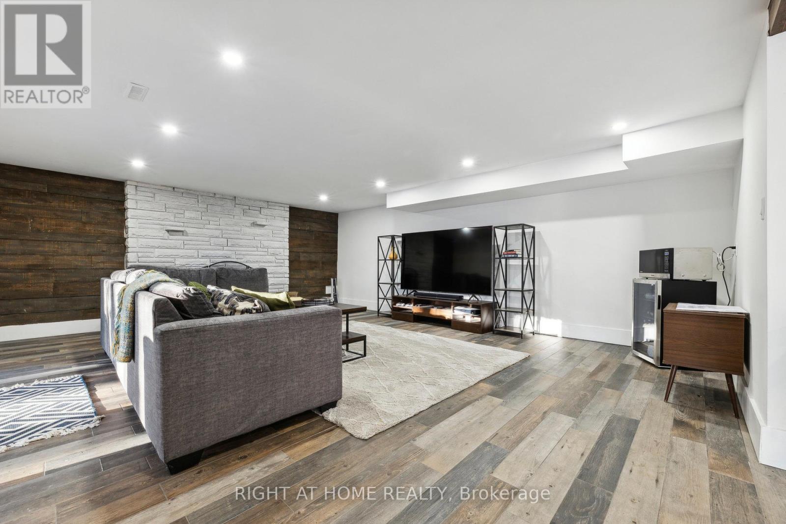 500 OLD BRAMPTON CRT
