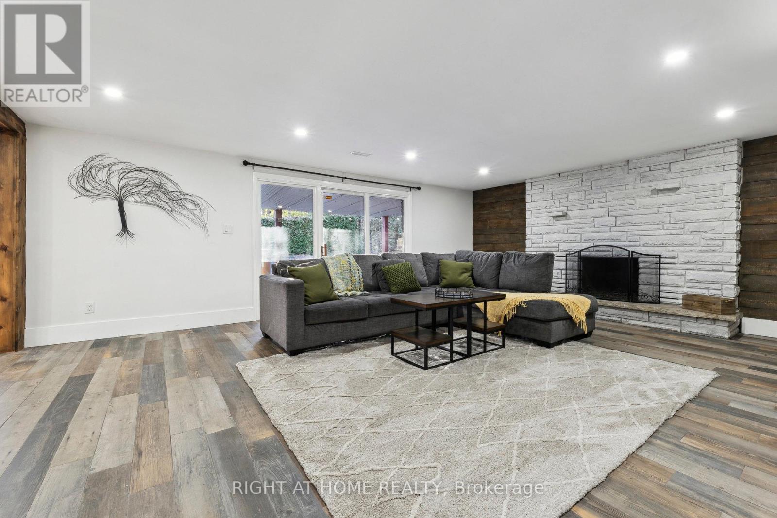 500 OLD BRAMPTON CRT
