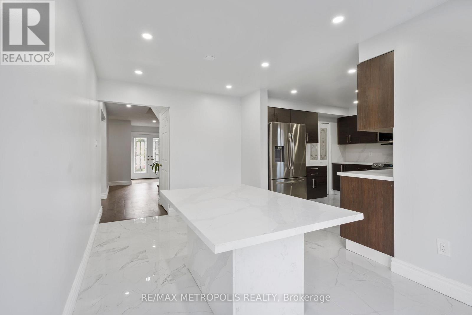 33 WILCE DR