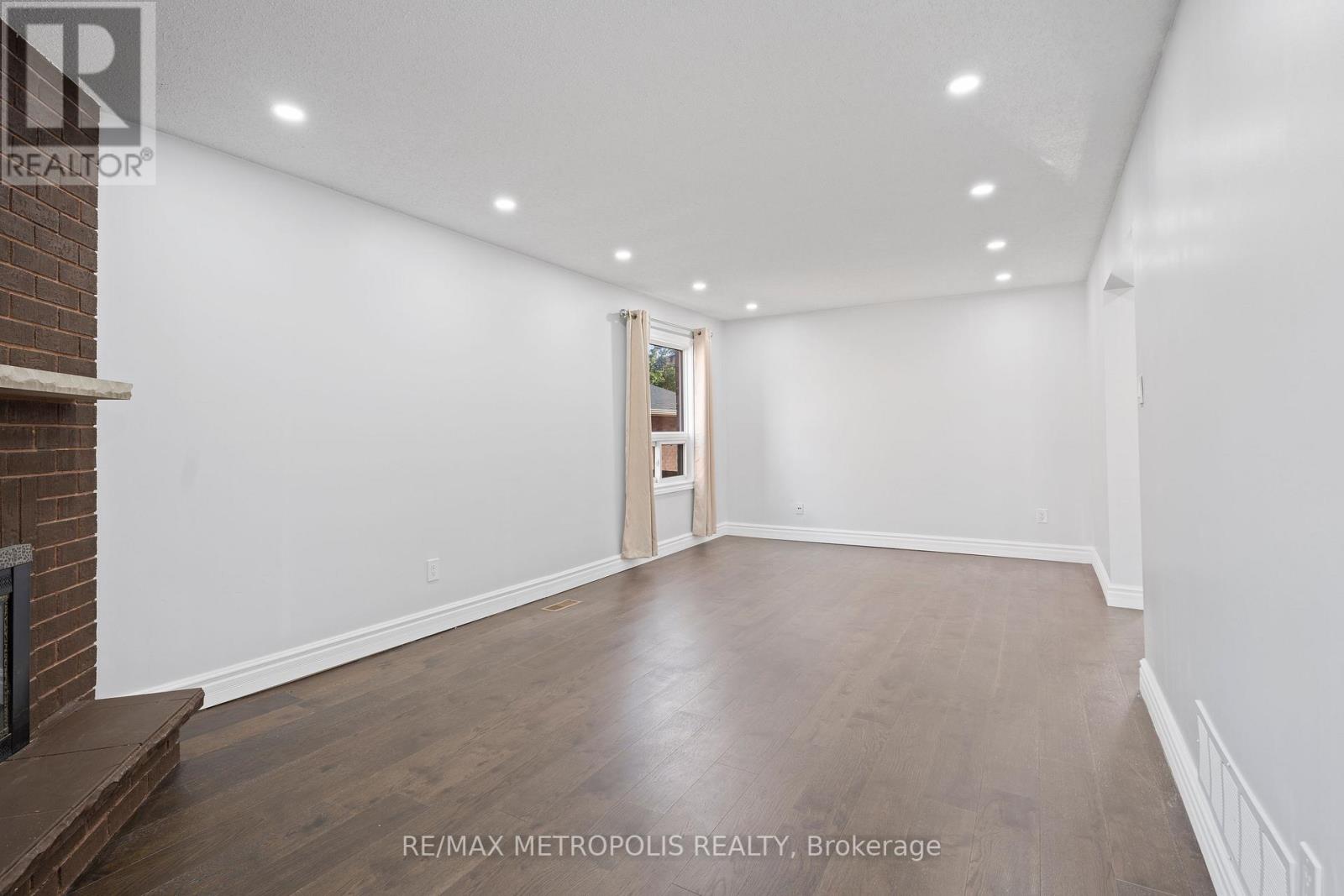 33 WILCE DR
