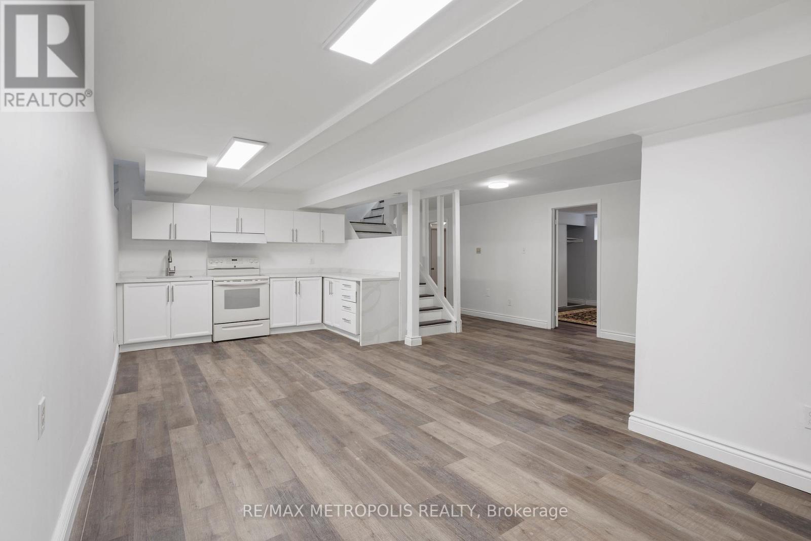 33 WILCE DR