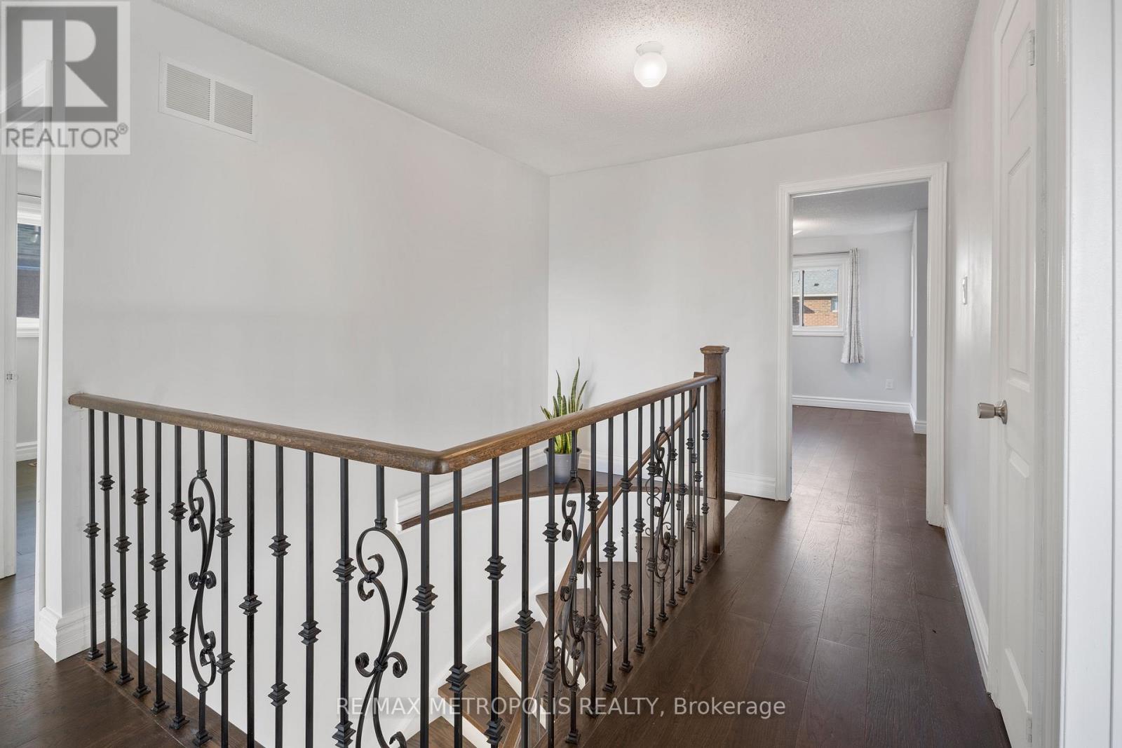 33 WILCE DR