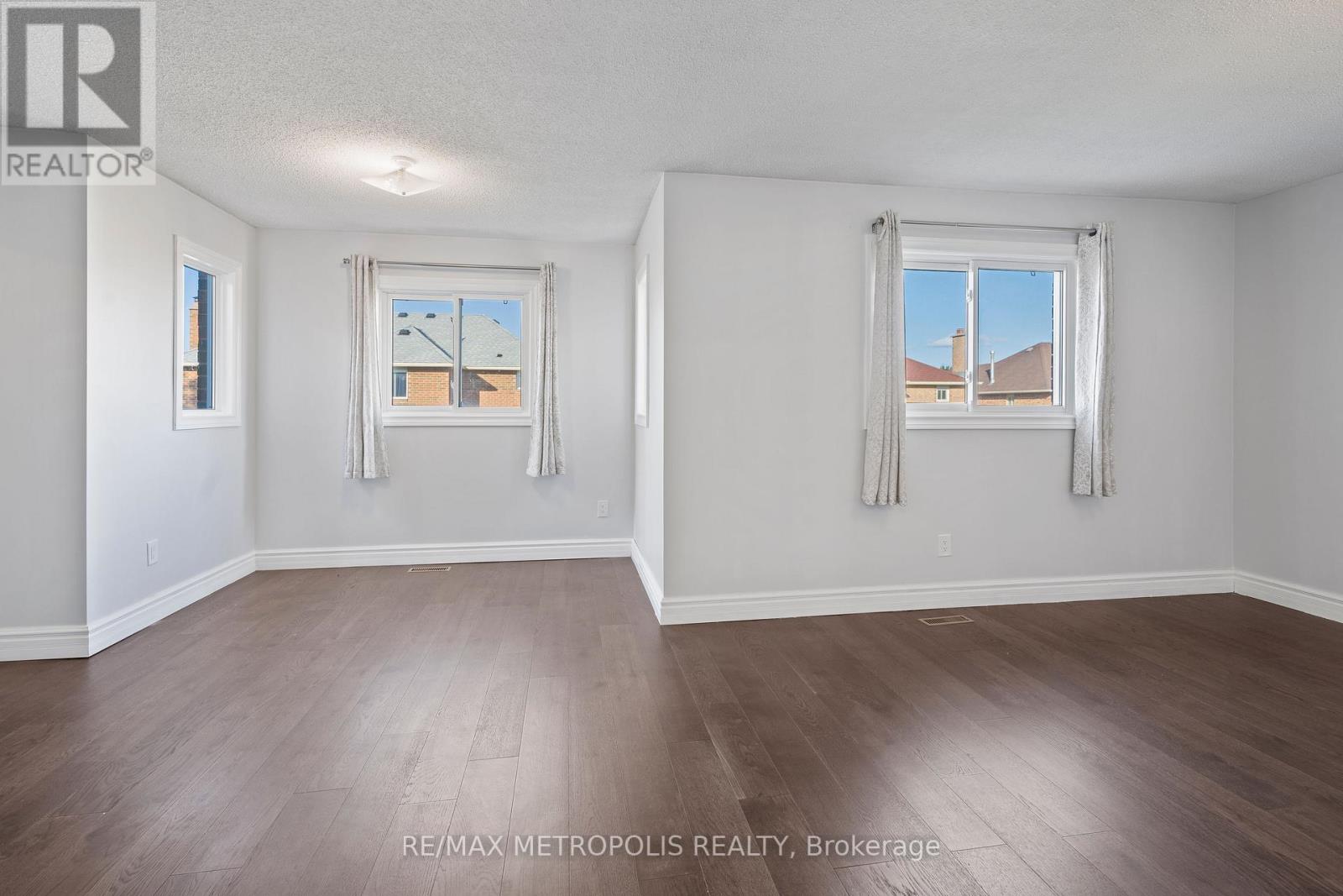 33 WILCE DR