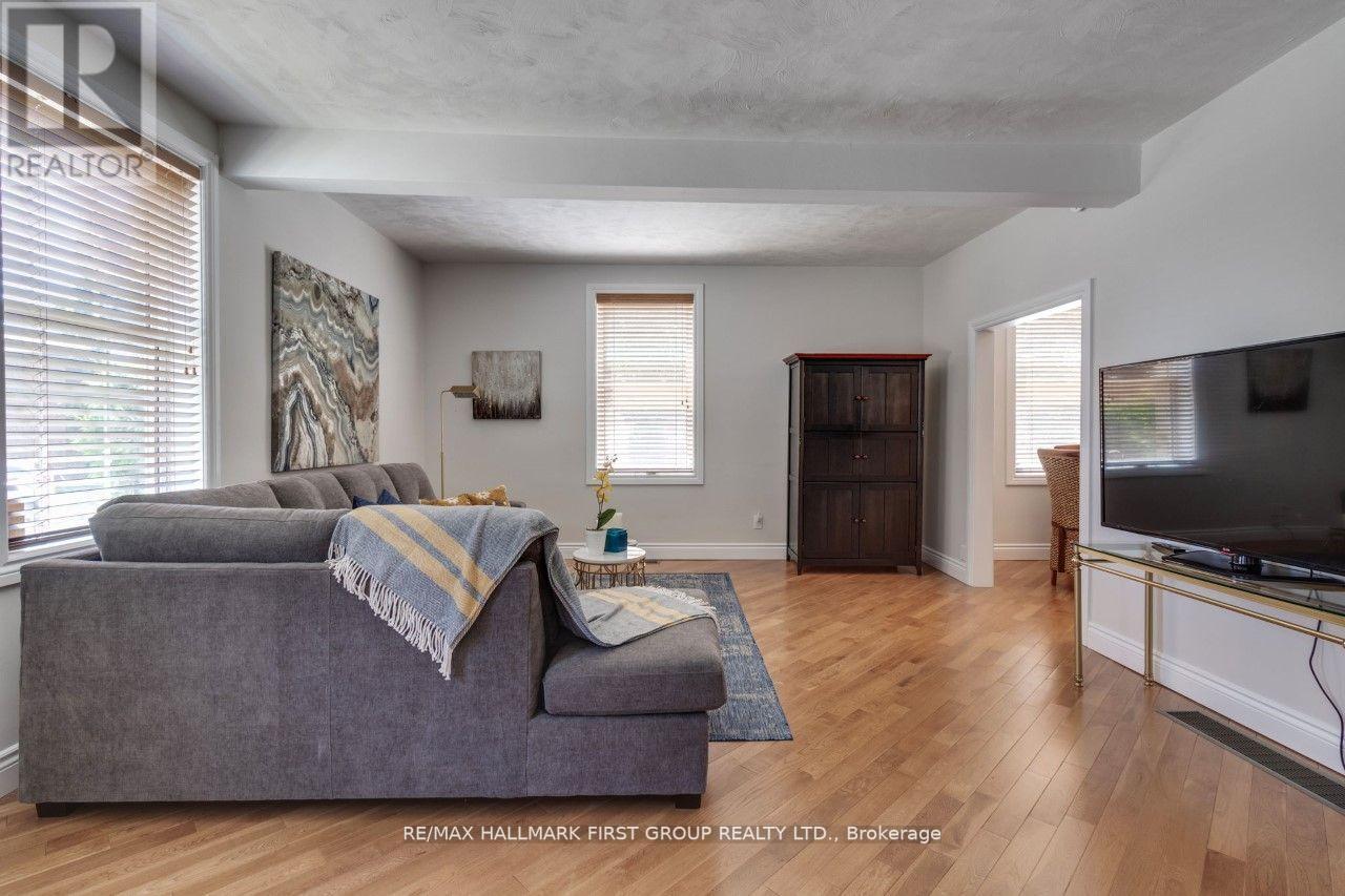 #MAIN -26 WHITING AVE, #Main