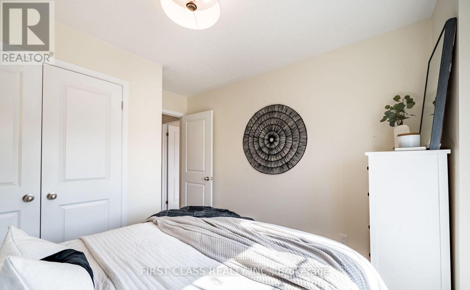 48 ADANAC DR S