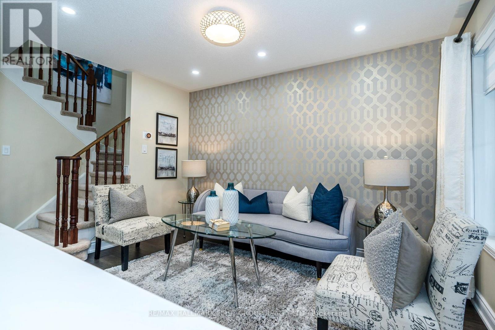 35 MCNICOL CRES