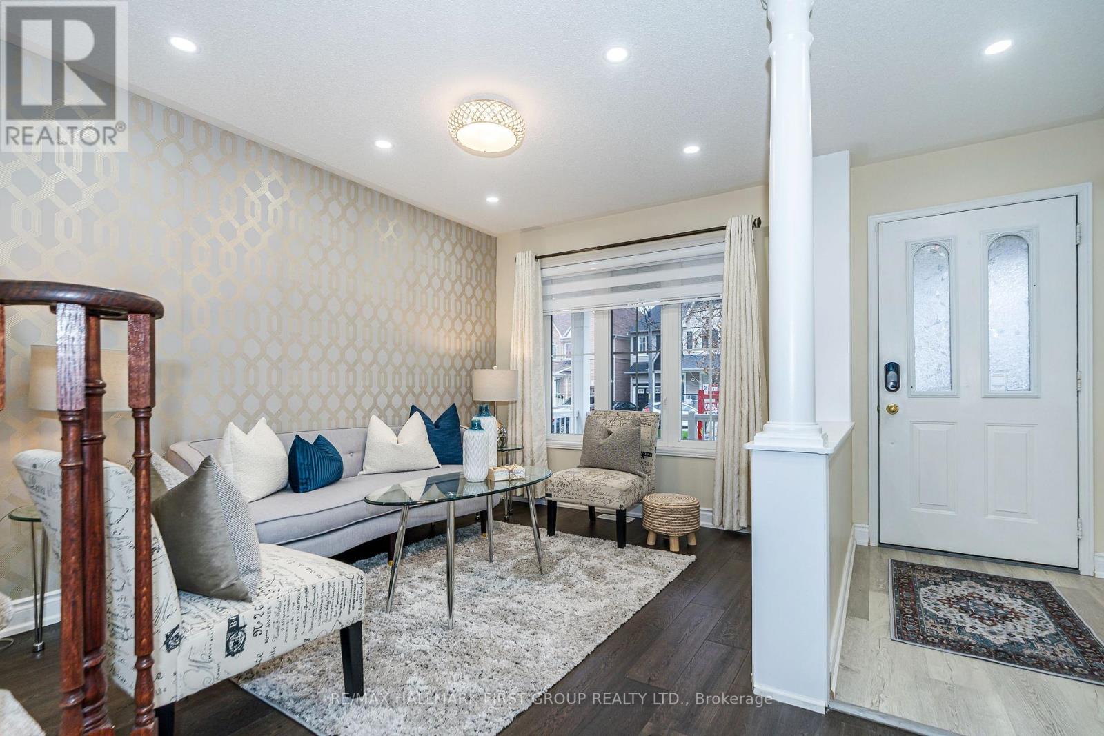 35 MCNICOL CRES