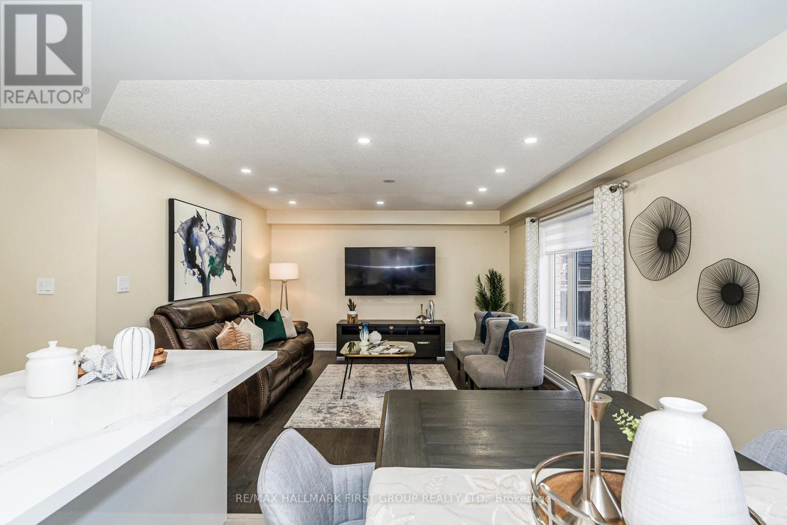35 MCNICOL CRES