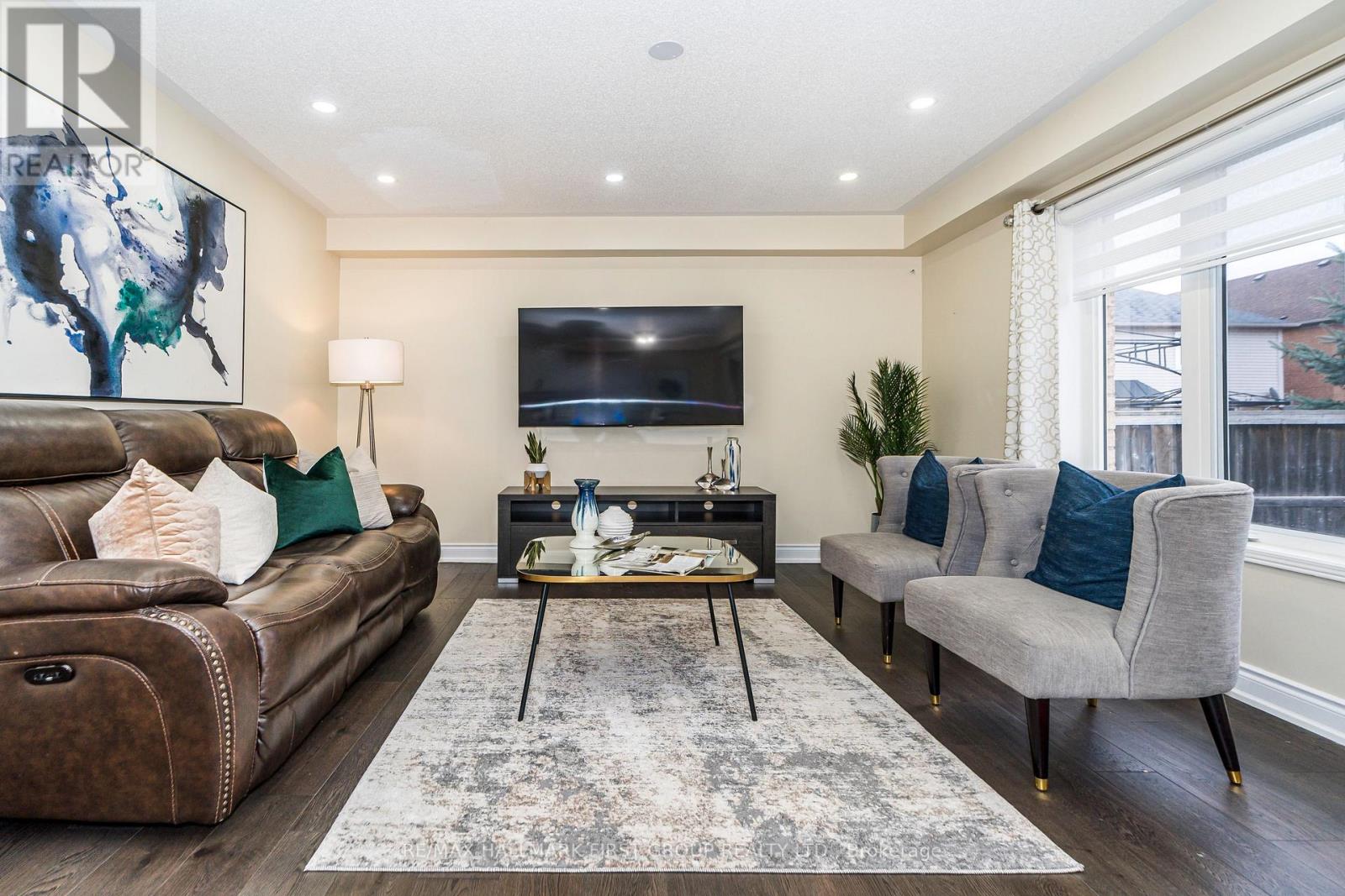 35 MCNICOL CRES