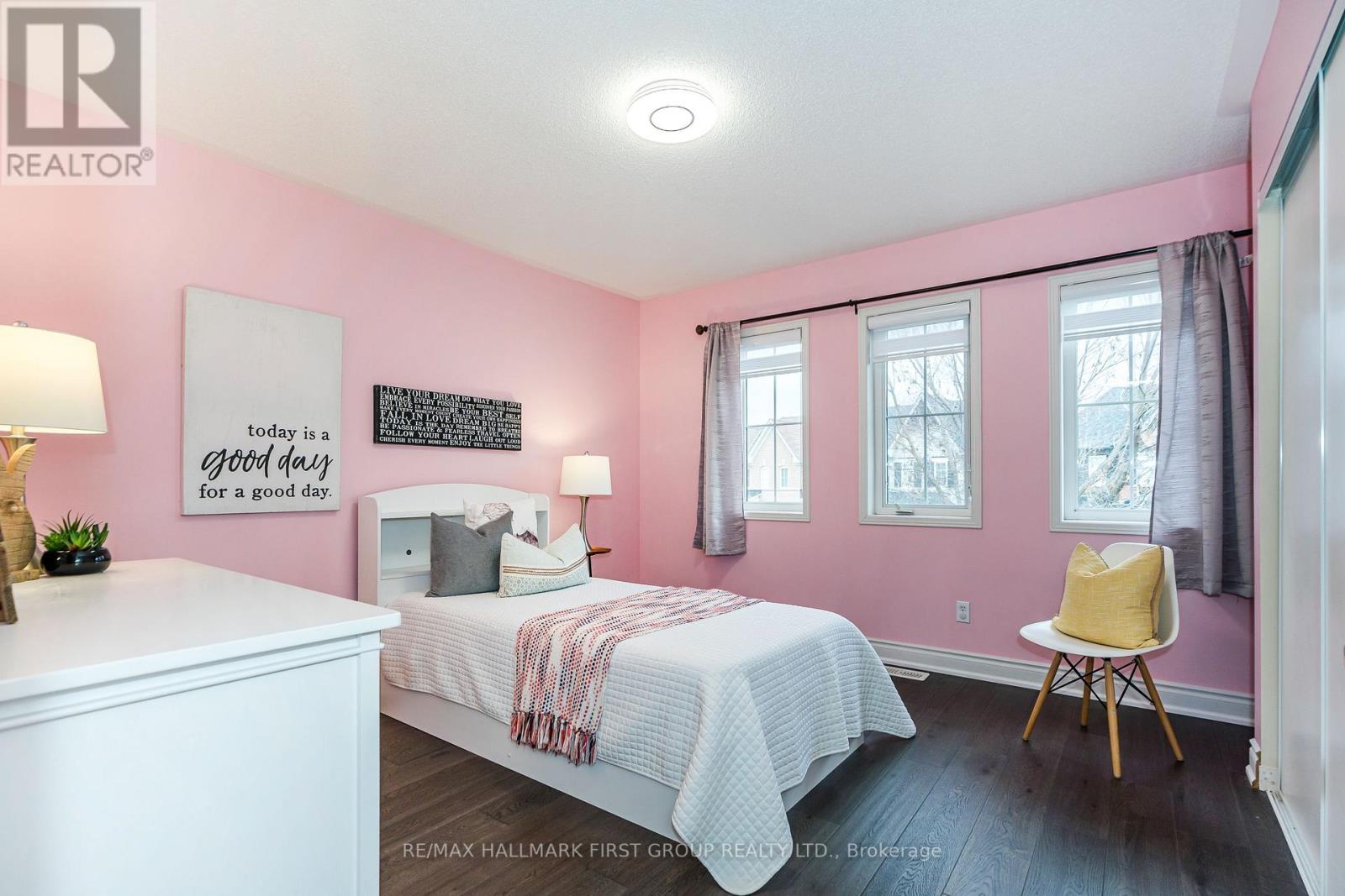 35 MCNICOL CRES