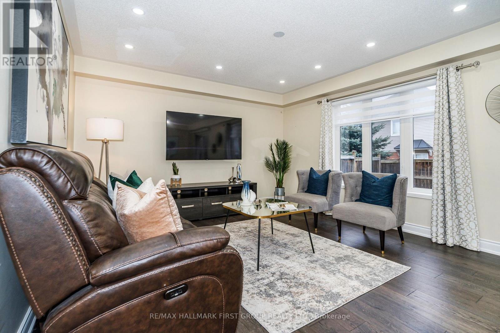35 MCNICOL CRES