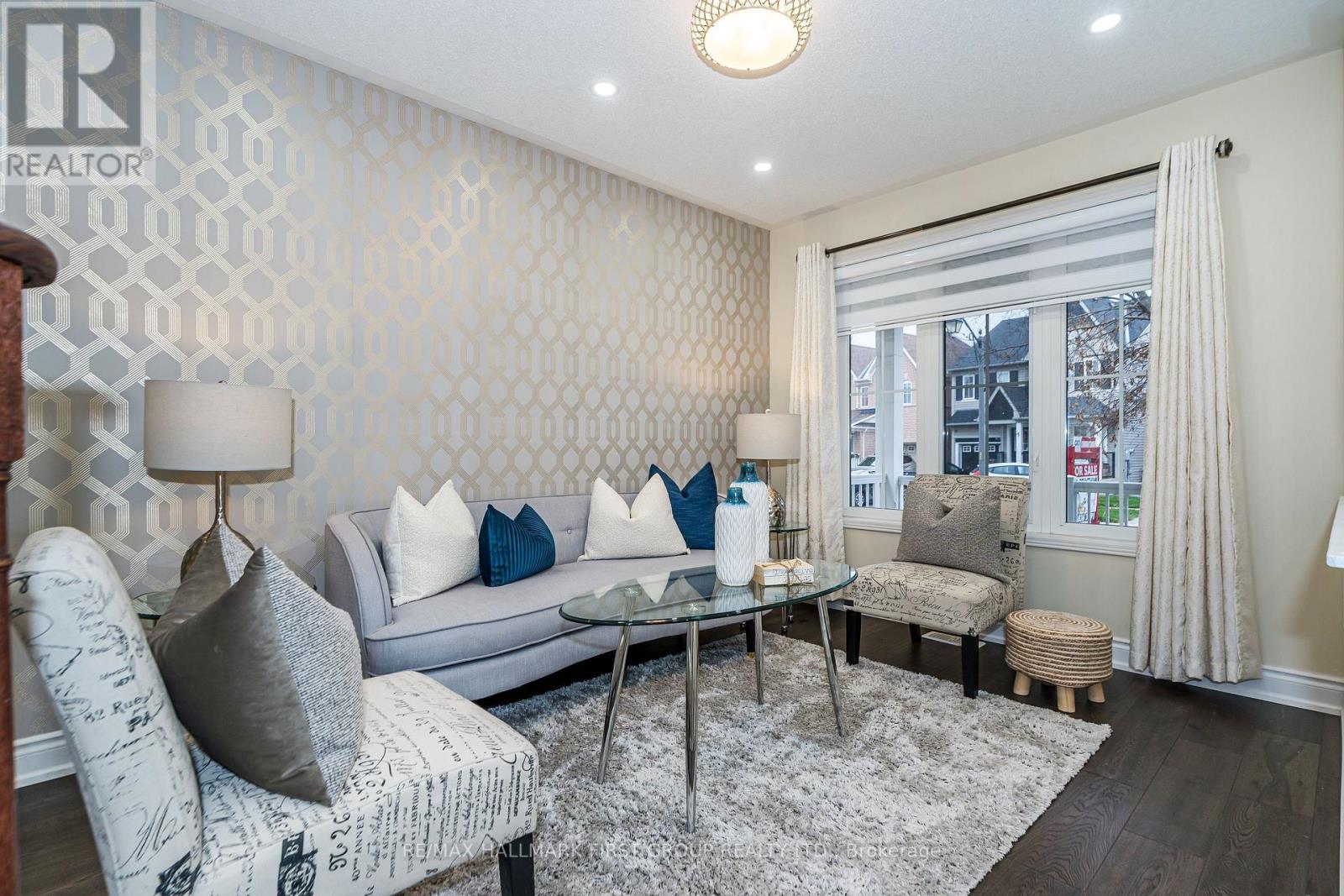 35 MCNICOL CRES