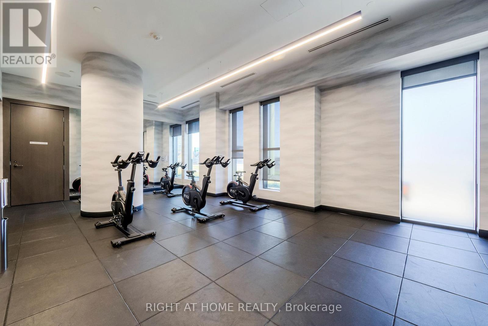 #305 -2550 SIMCOE ST N, #305