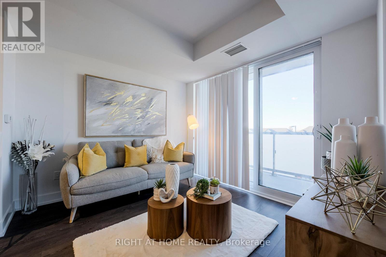 #305 -2550 SIMCOE ST N, #305