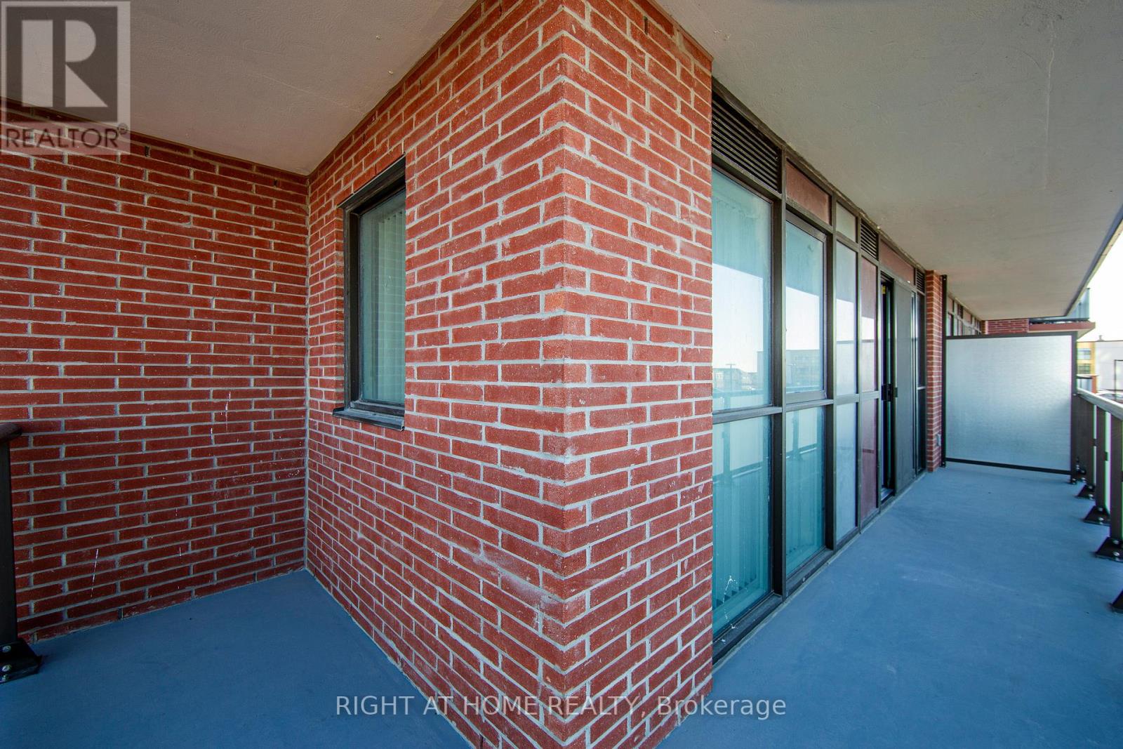 #305 -2550 SIMCOE ST N, #305