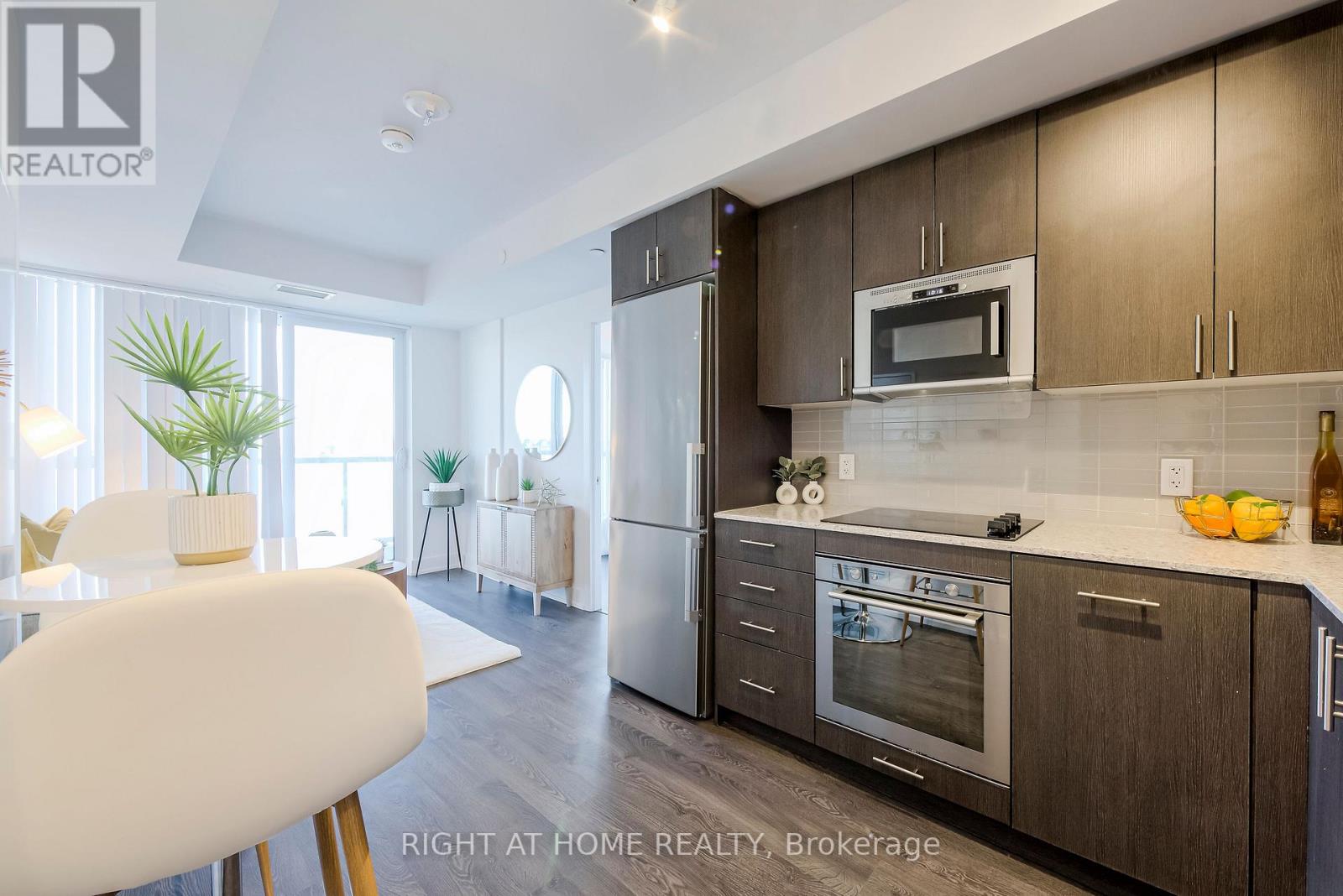 #305 -2550 SIMCOE ST N, #305