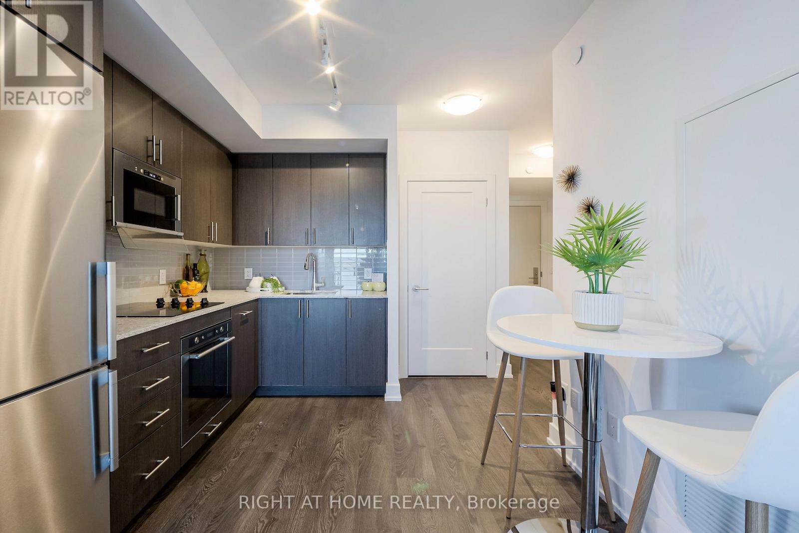 #305 -2550 SIMCOE ST N, #305