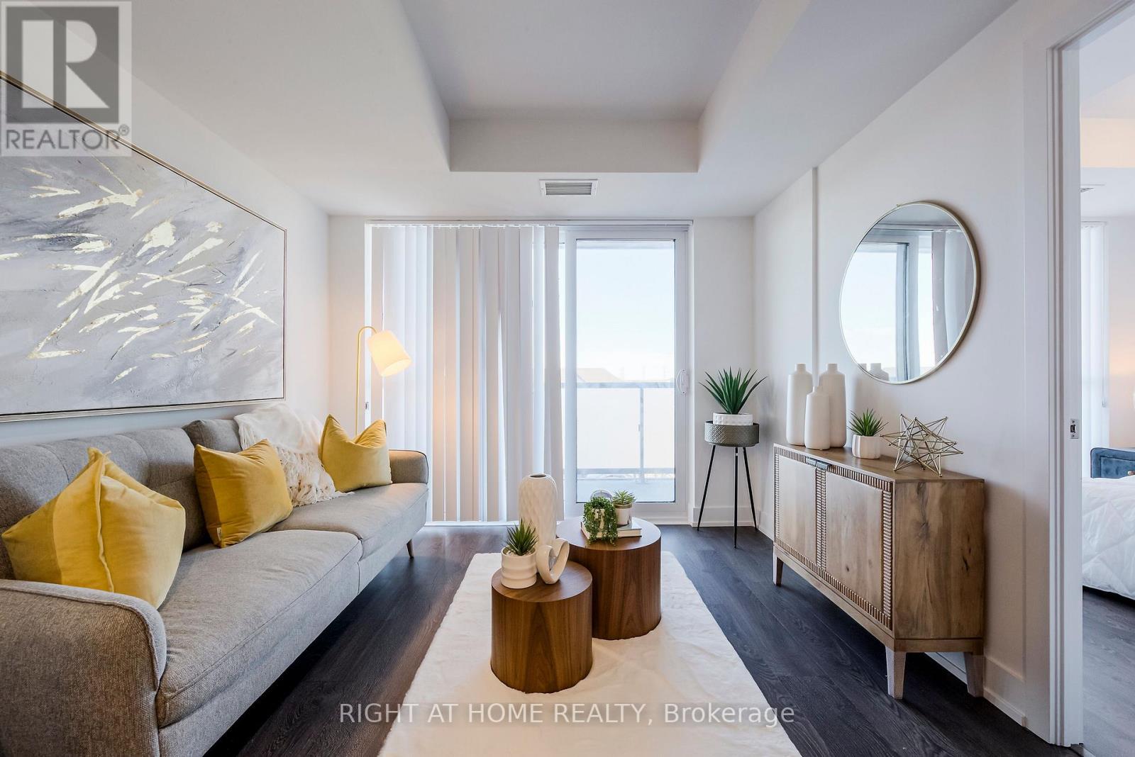 #305 -2550 SIMCOE ST N, #305