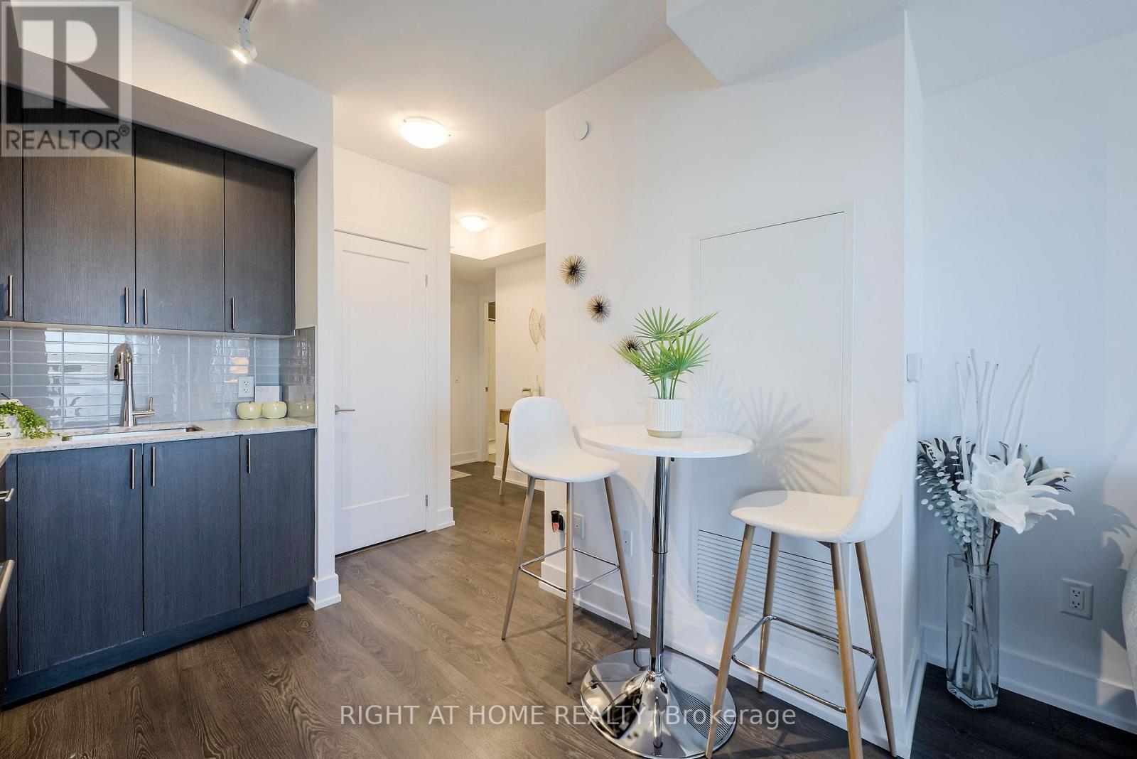 #305 -2550 SIMCOE ST N, #305