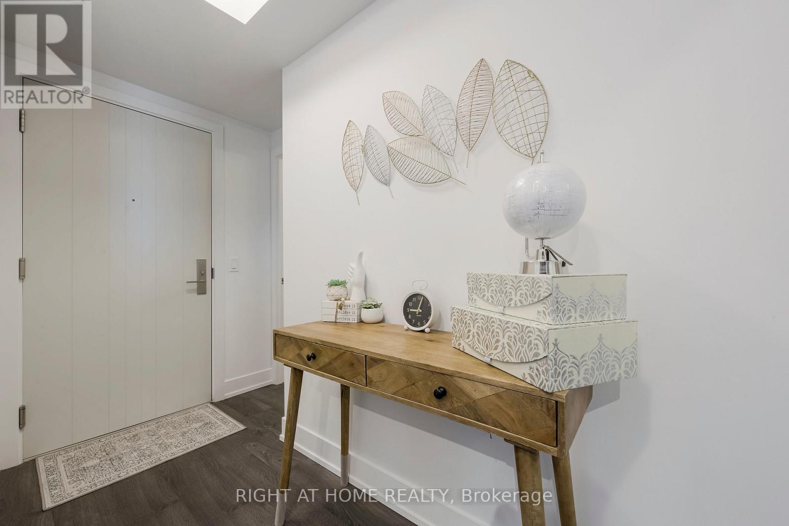 #305 -2550 SIMCOE ST N, #305
