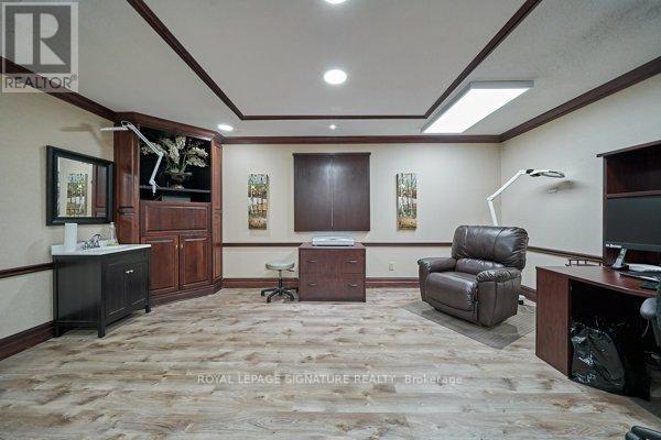 #30 -785 WESTNEY RD S, #30
