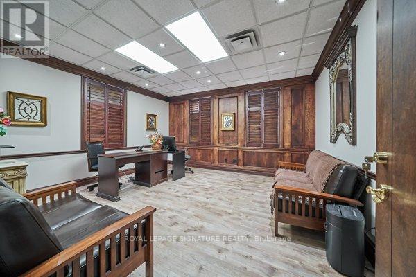 #30 -785 WESTNEY RD S, #30