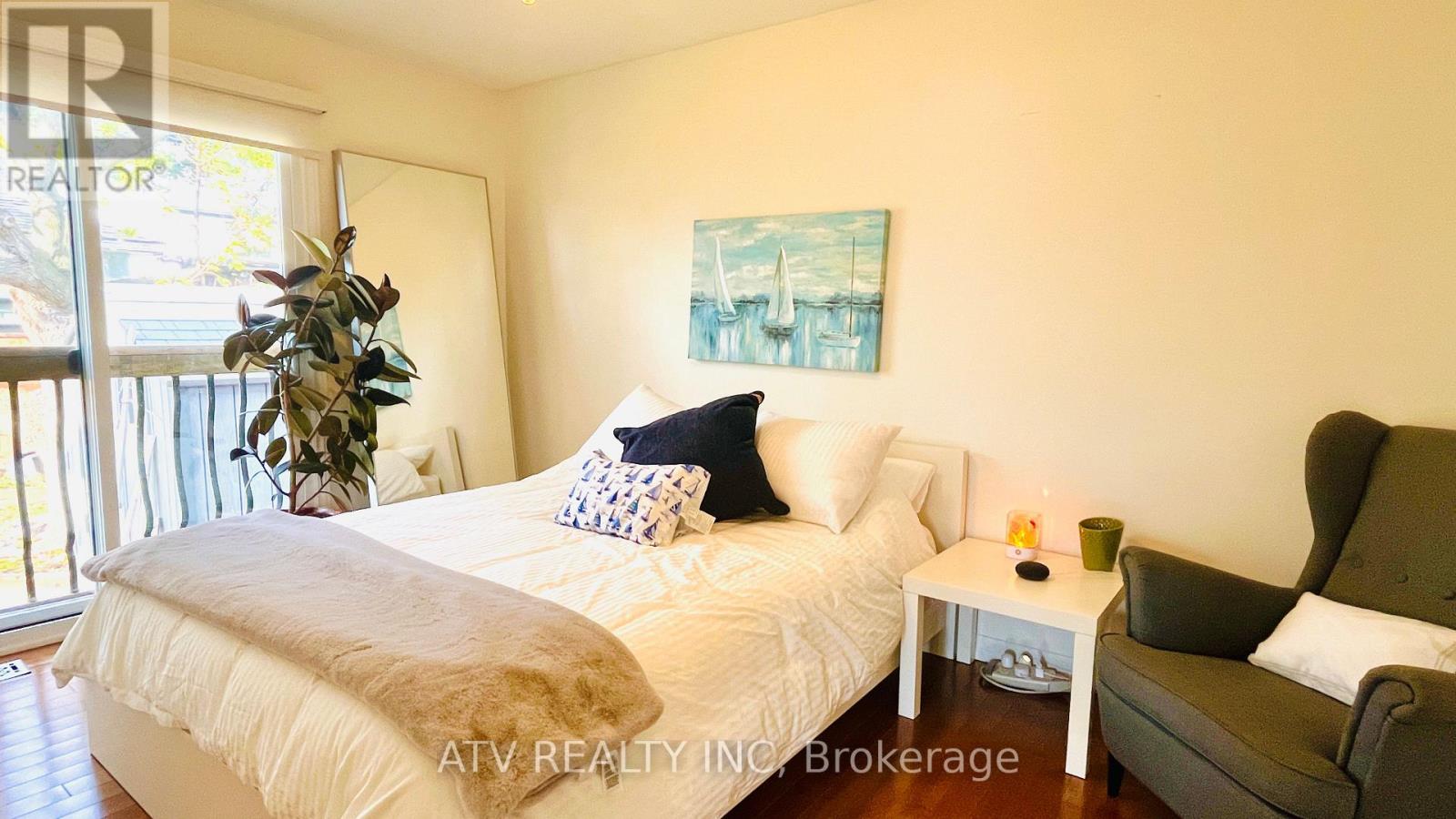 696 BALATON AVE