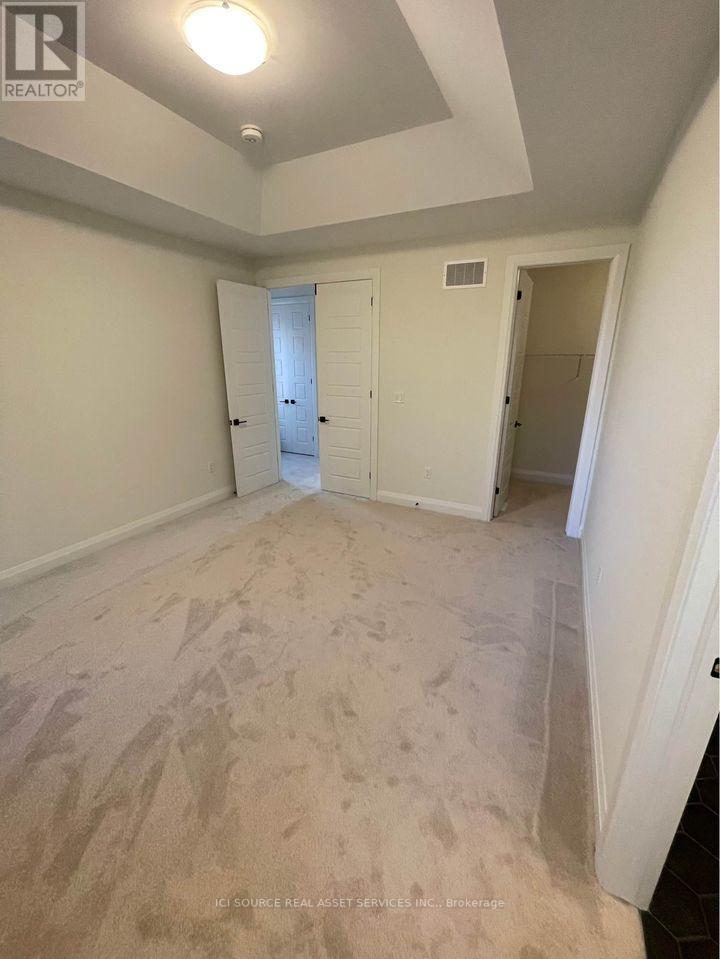 #UPPER -3242 CHIMNEY SWIFT CRES, #Upper