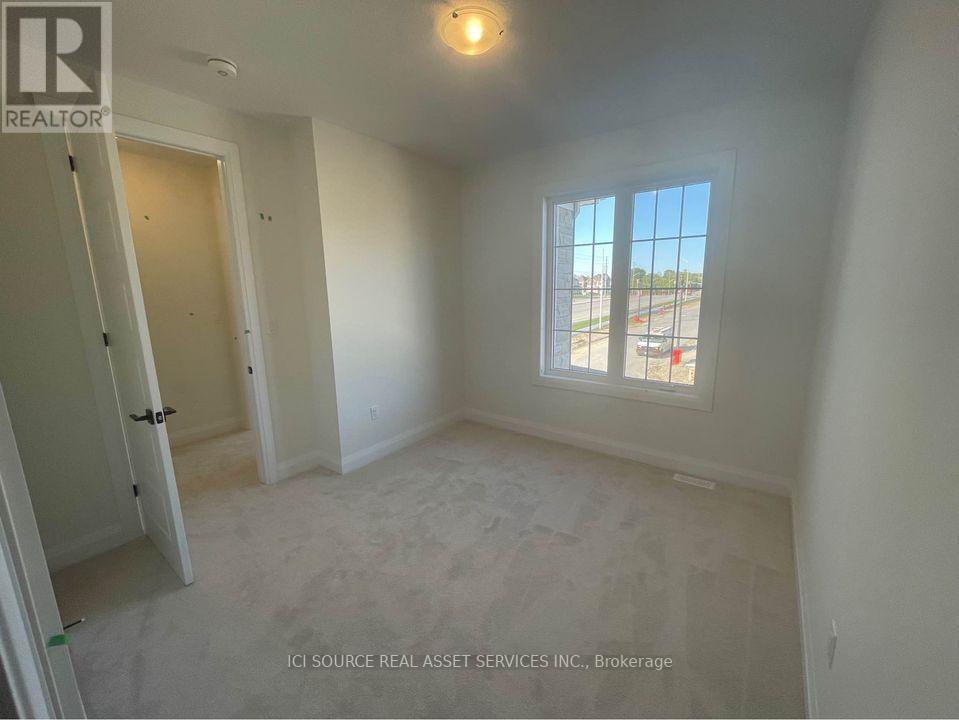 #UPPER -3242 CHIMNEY SWIFT CRES, #Upper