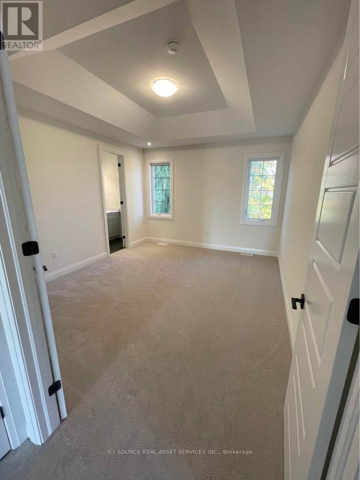 #UPPER -3242 CHIMNEY SWIFT CRES, #Upper