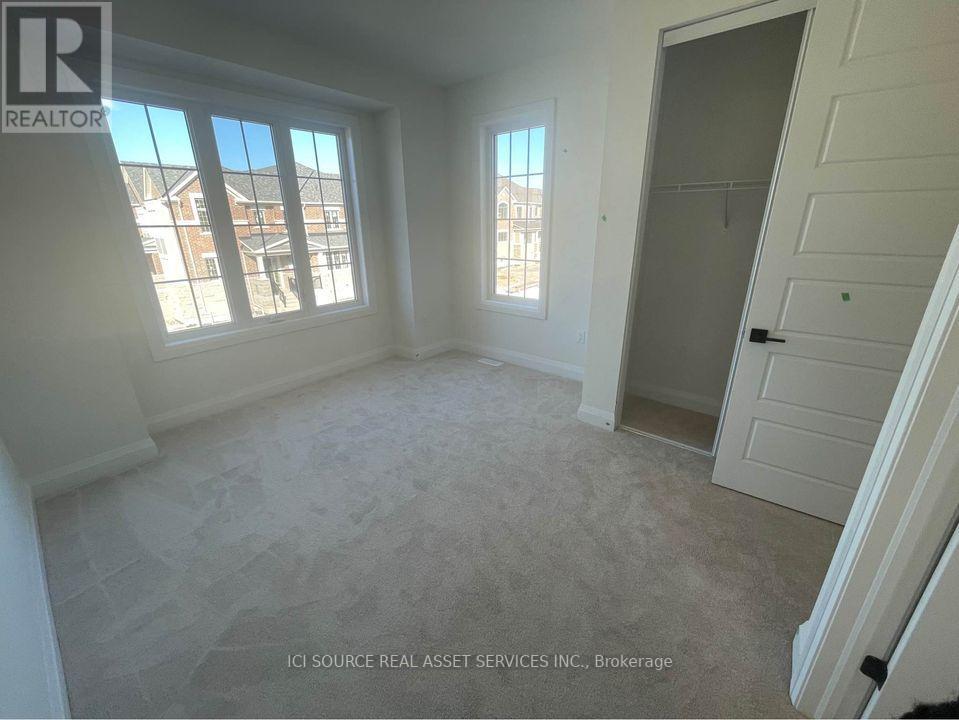 #UPPER -3242 CHIMNEY SWIFT CRES, #Upper