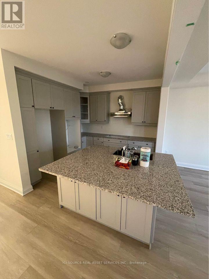 #UPPER -3242 CHIMNEY SWIFT CRES, #Upper