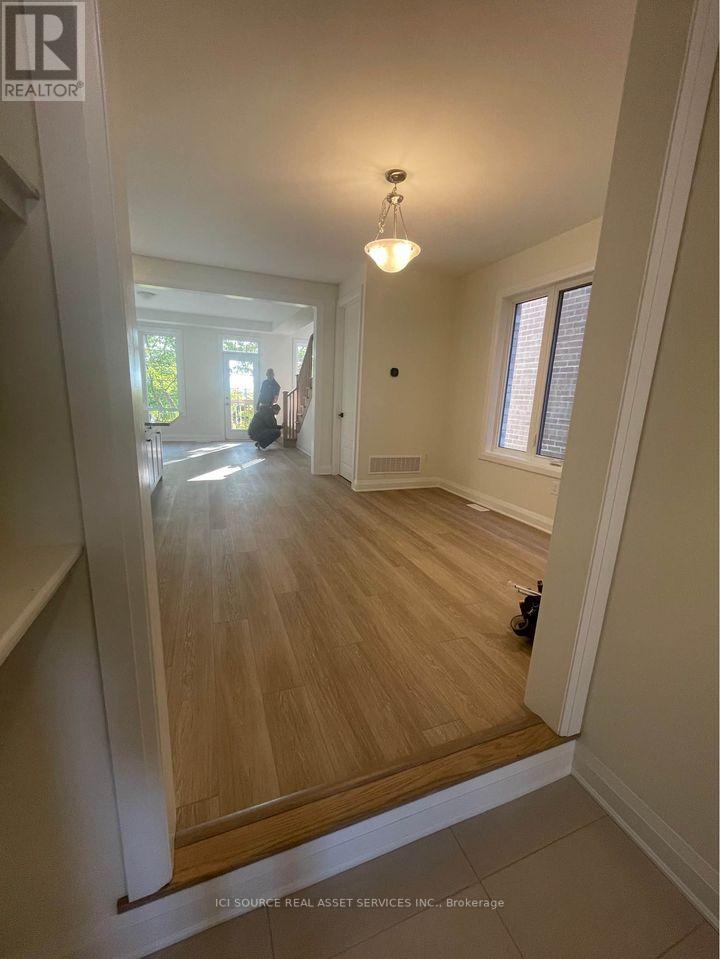 #UPPER -3242 CHIMNEY SWIFT CRES, #Upper