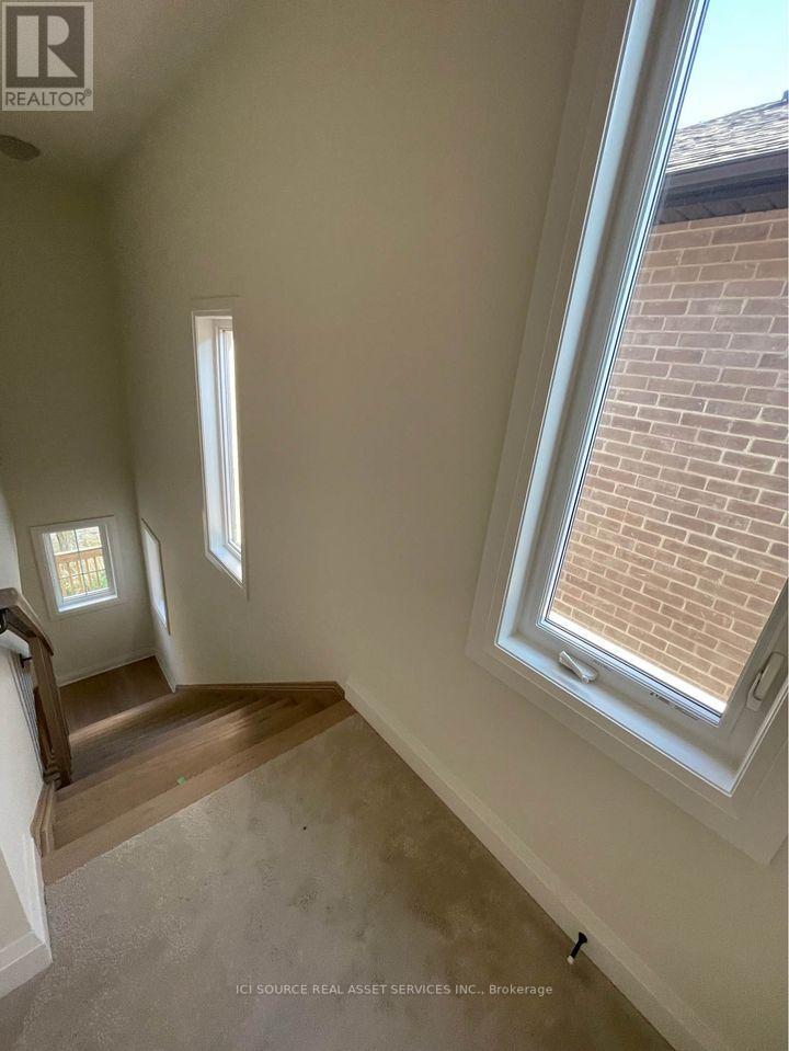 #UPPER -3242 CHIMNEY SWIFT CRES, #Upper