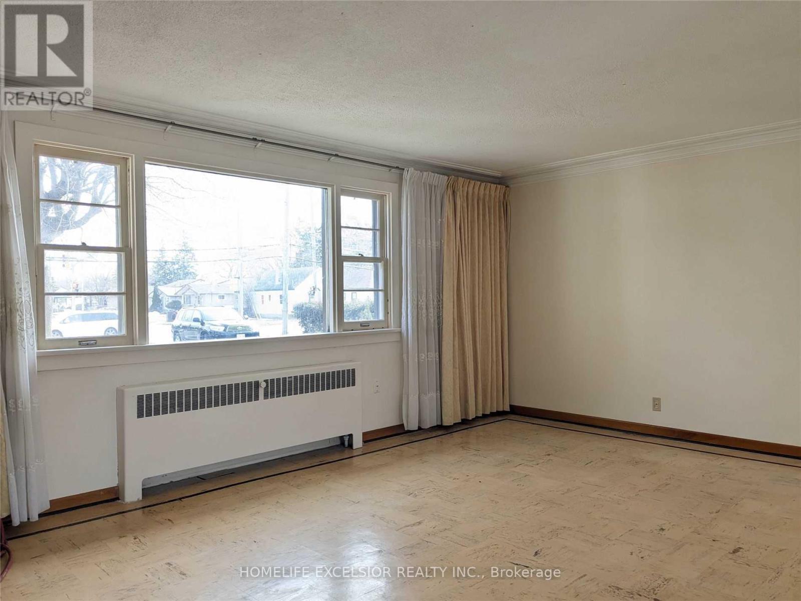 1482 SIMCOE ST N