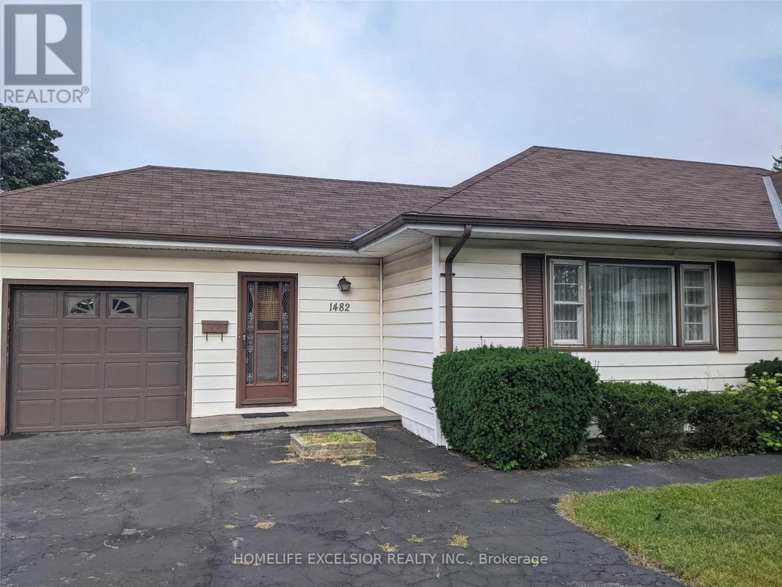 1482 SIMCOE ST N