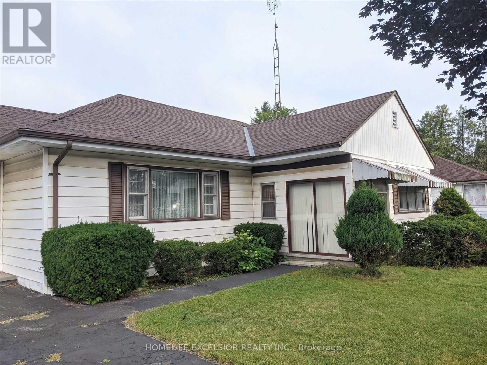 1482 SIMCOE ST N