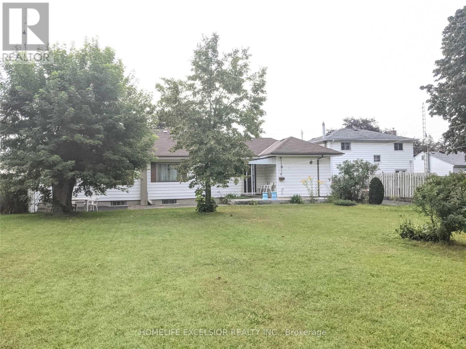 1482 SIMCOE ST N