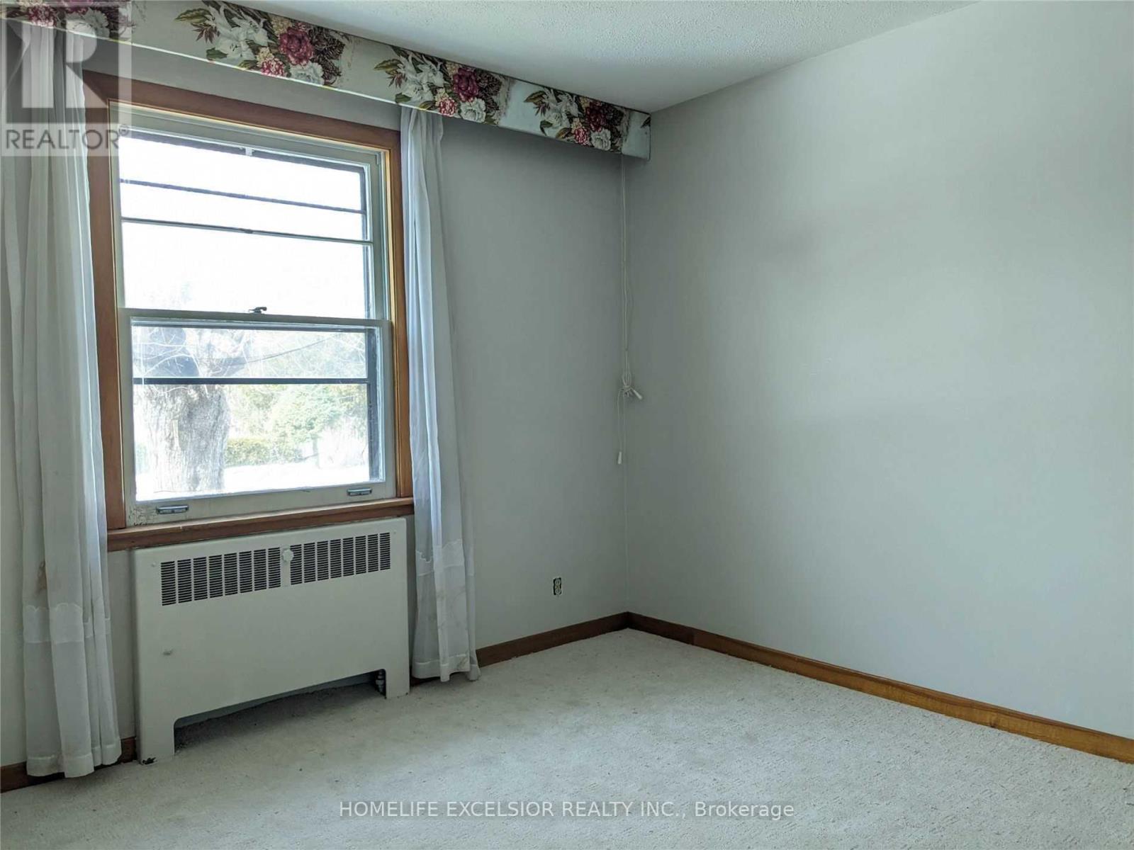1482 SIMCOE ST N