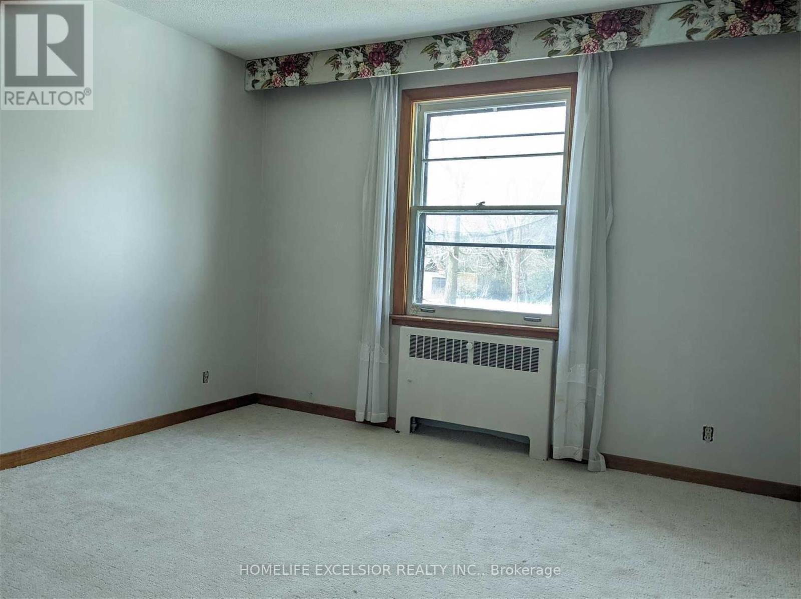 1482 SIMCOE ST N