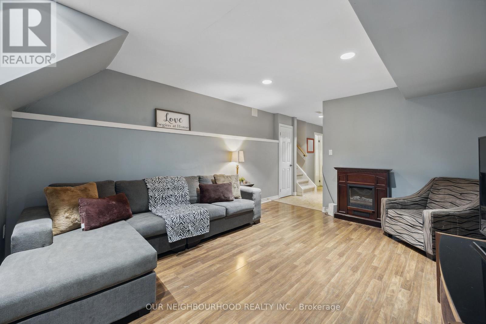 578 PONDTAIL CRT