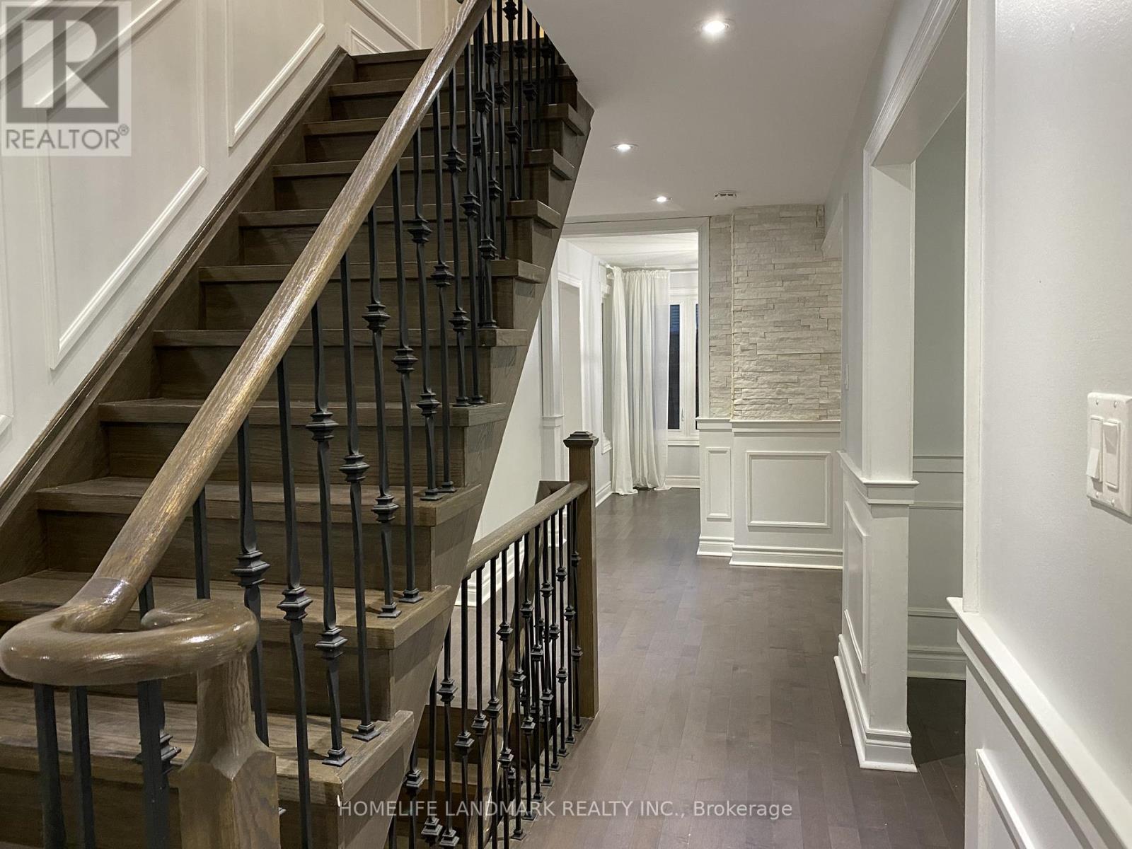 23 HILLING DR
