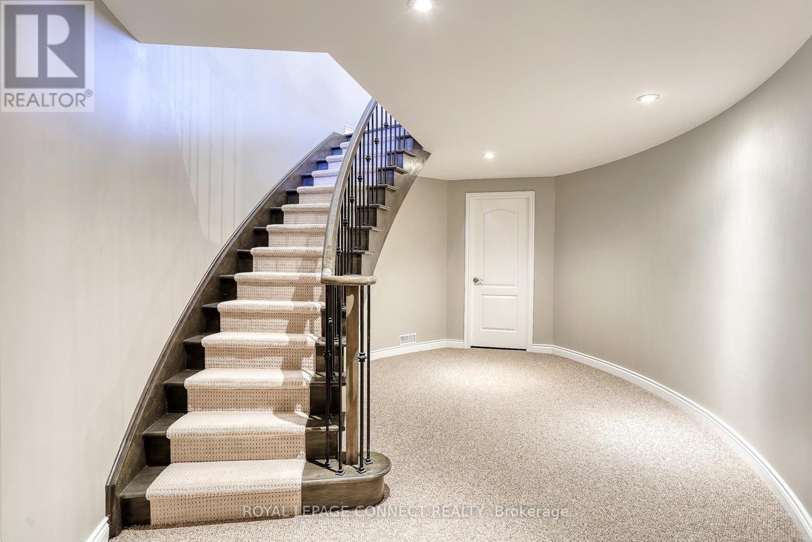 467 ROUGEMOUNT DR