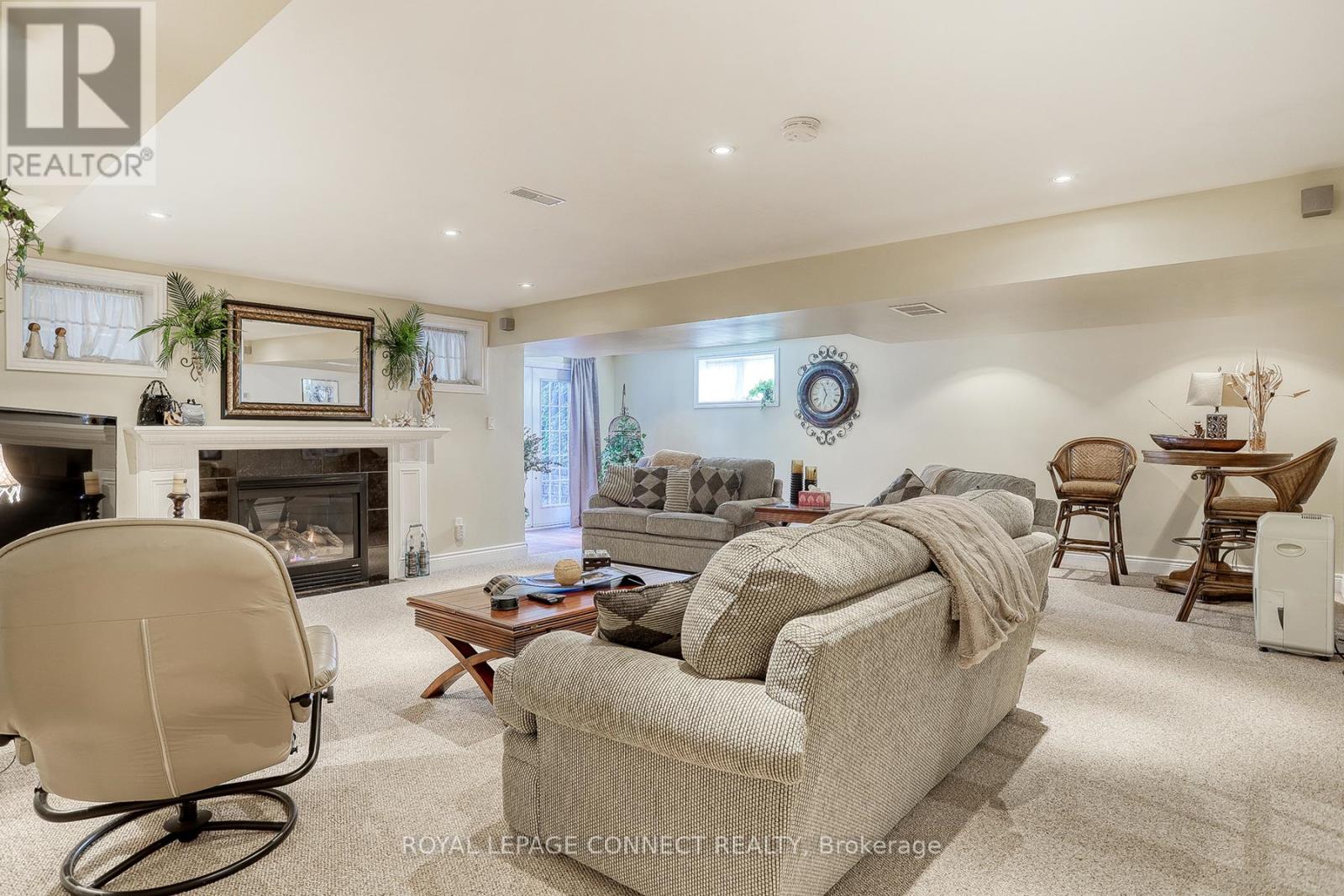 467 ROUGEMOUNT DR