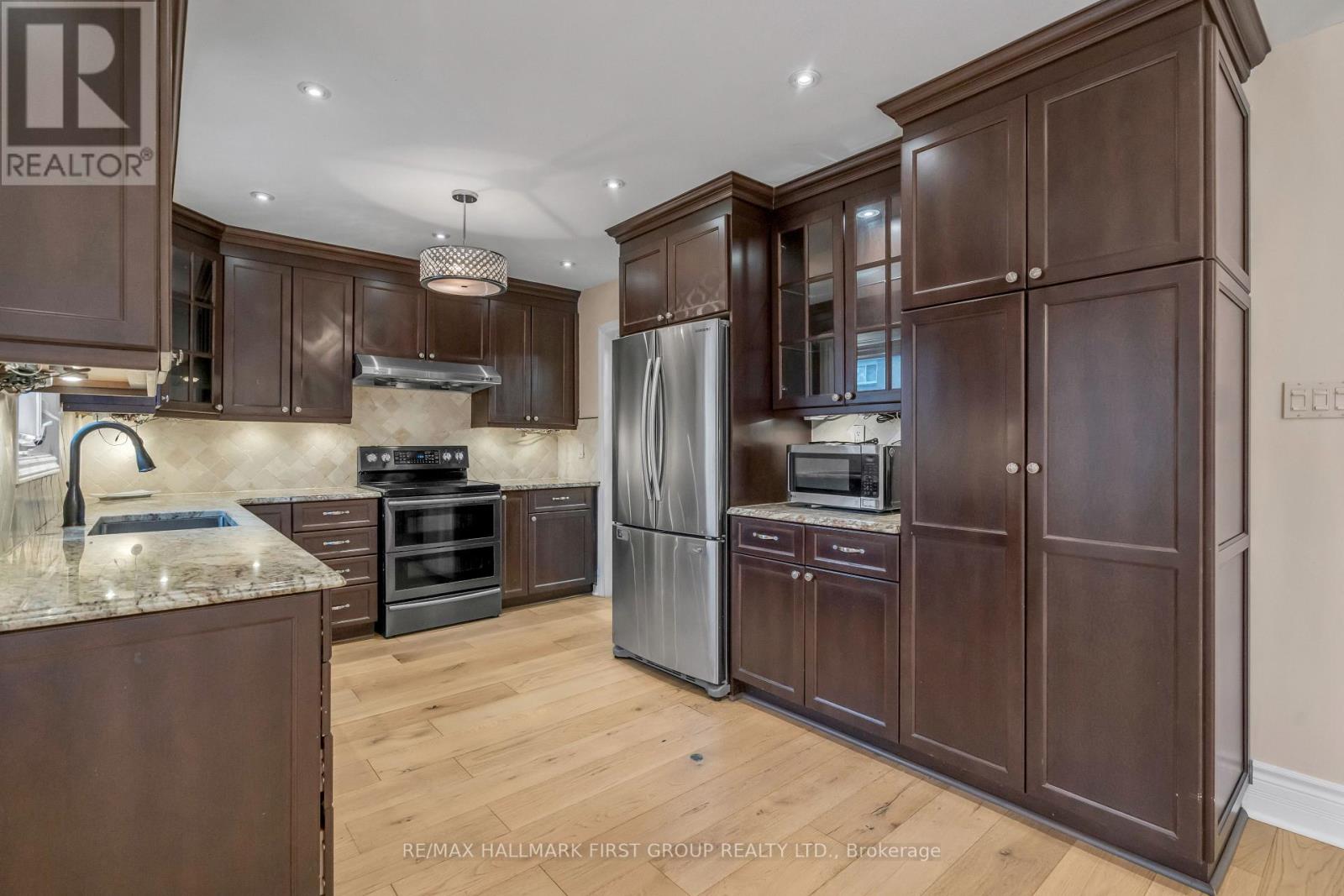 1755 BROADOAK CRES
