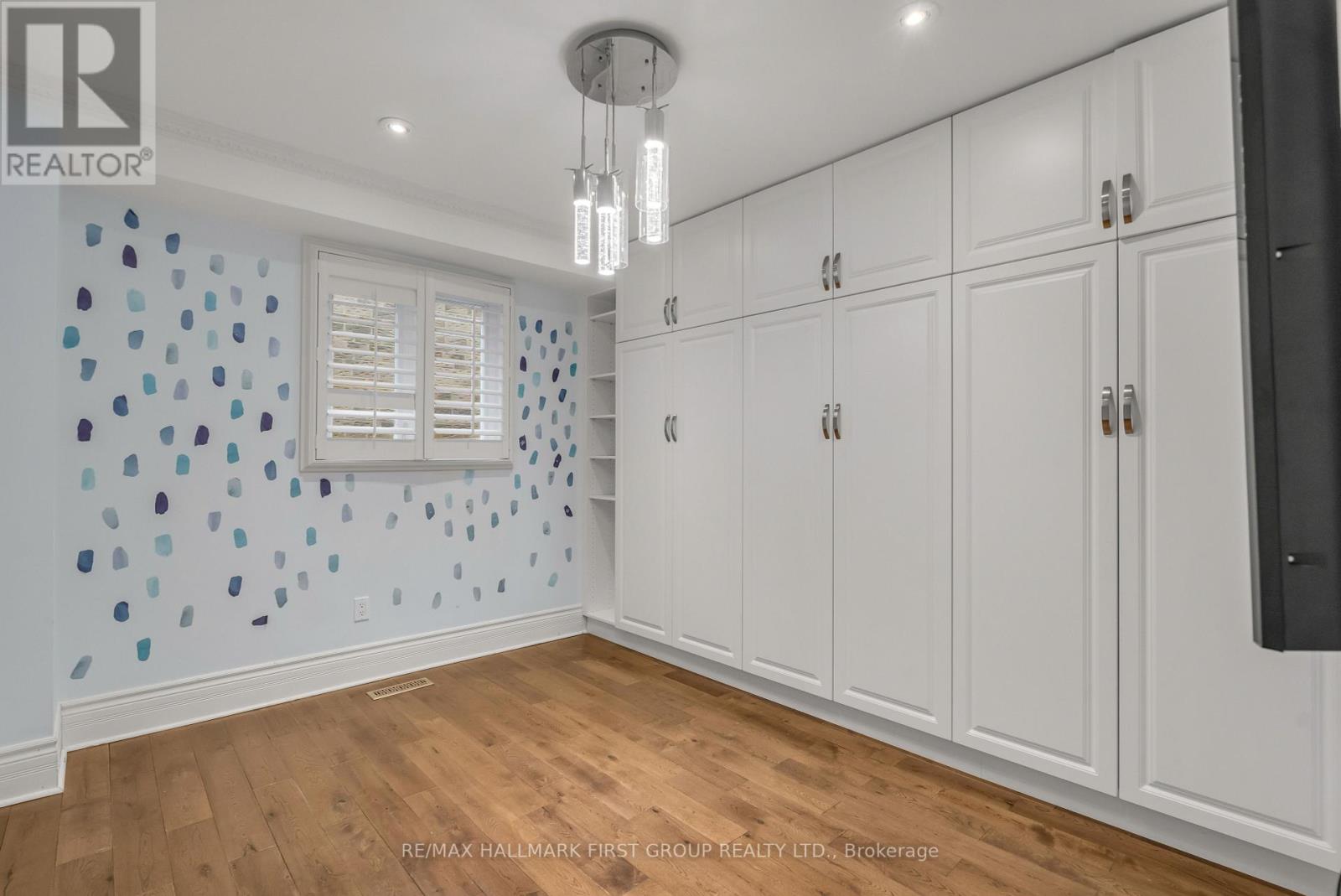 1755 BROADOAK CRES