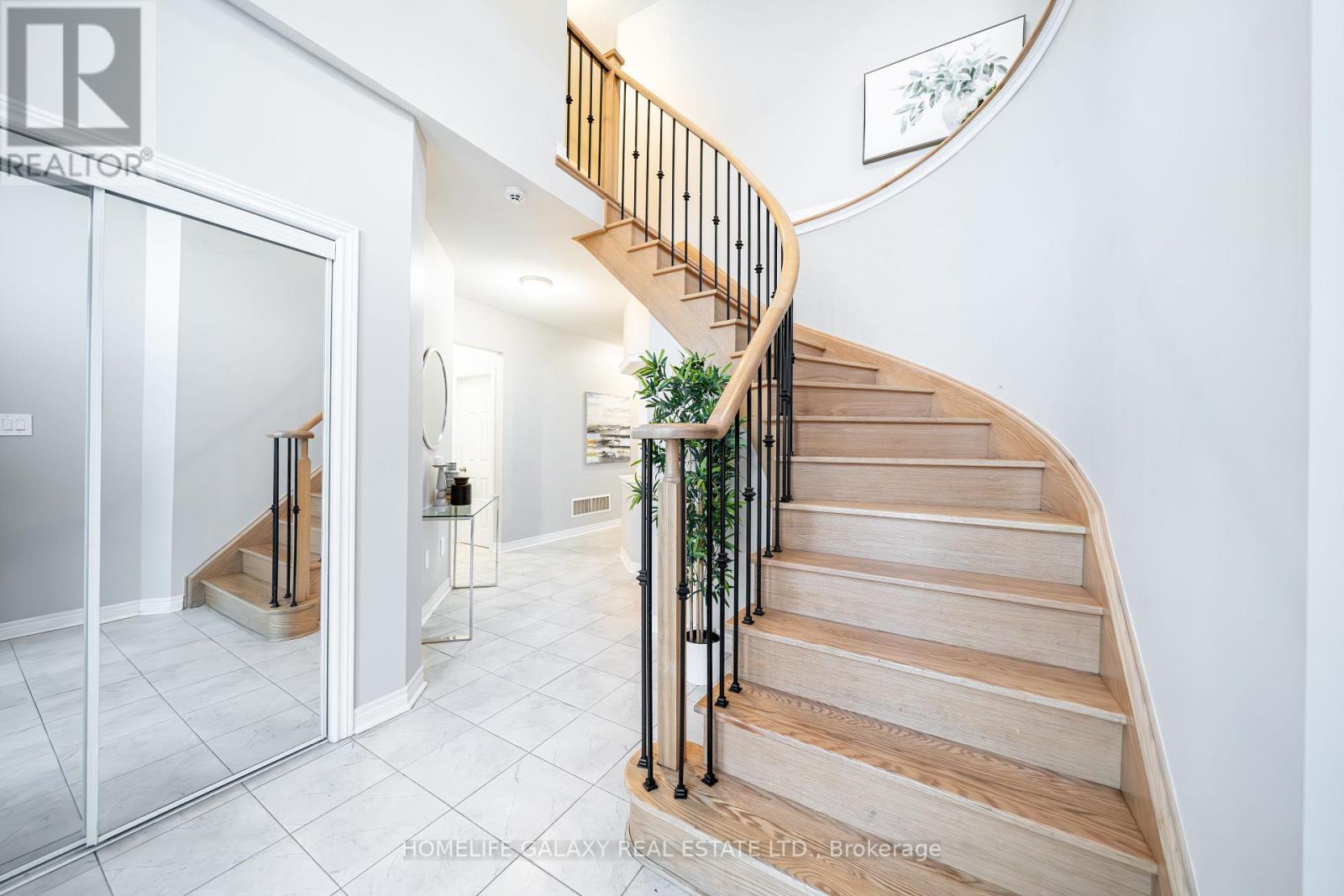 101 LENEY ST