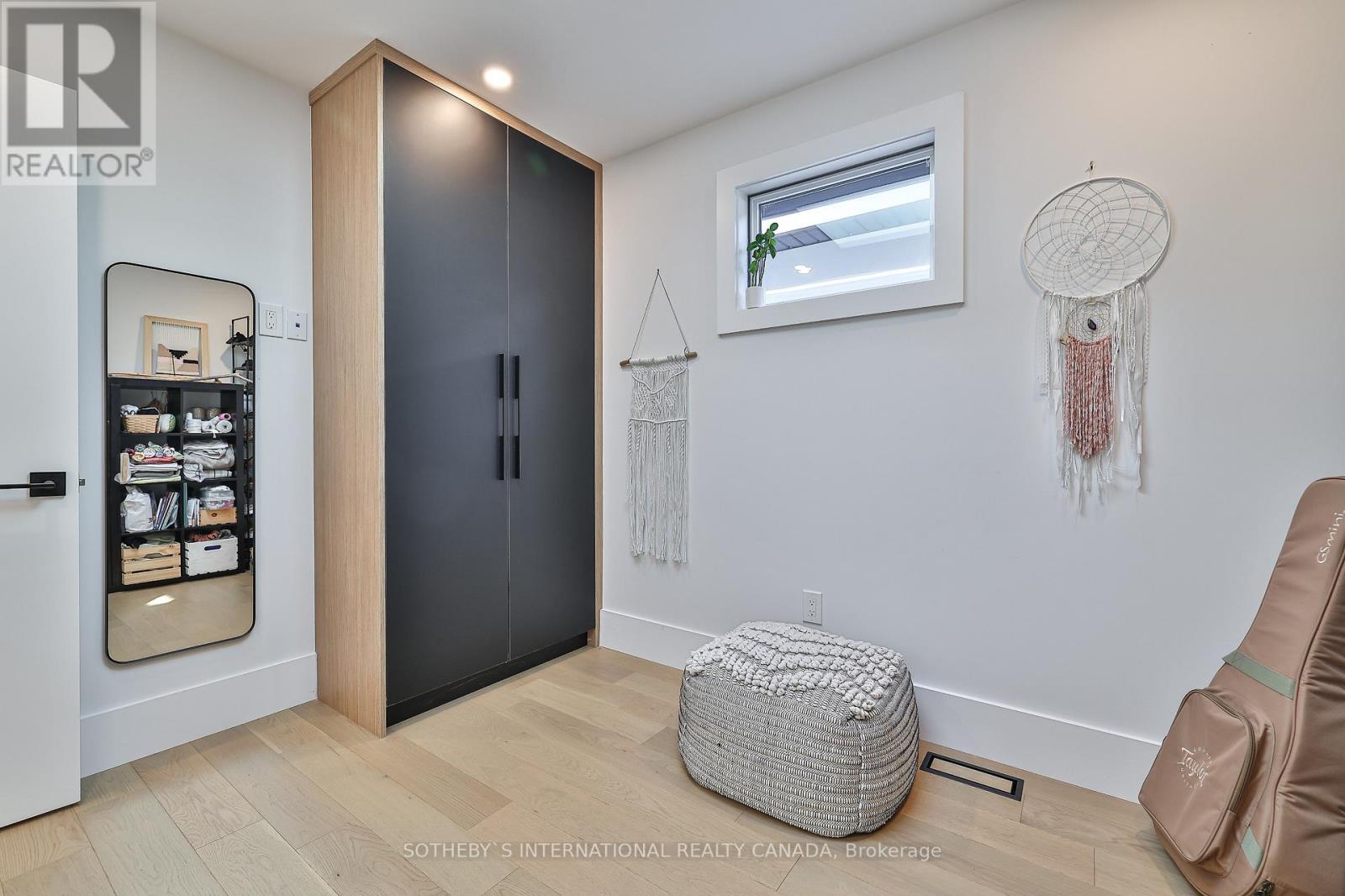 1C HOLBORNE AVE